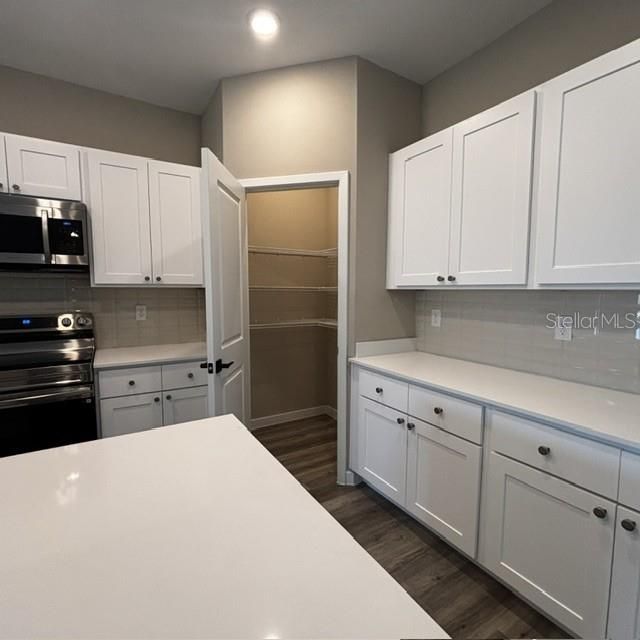 For Sale: $409,900 (4 beds, 3 baths, 2332 Square Feet)
