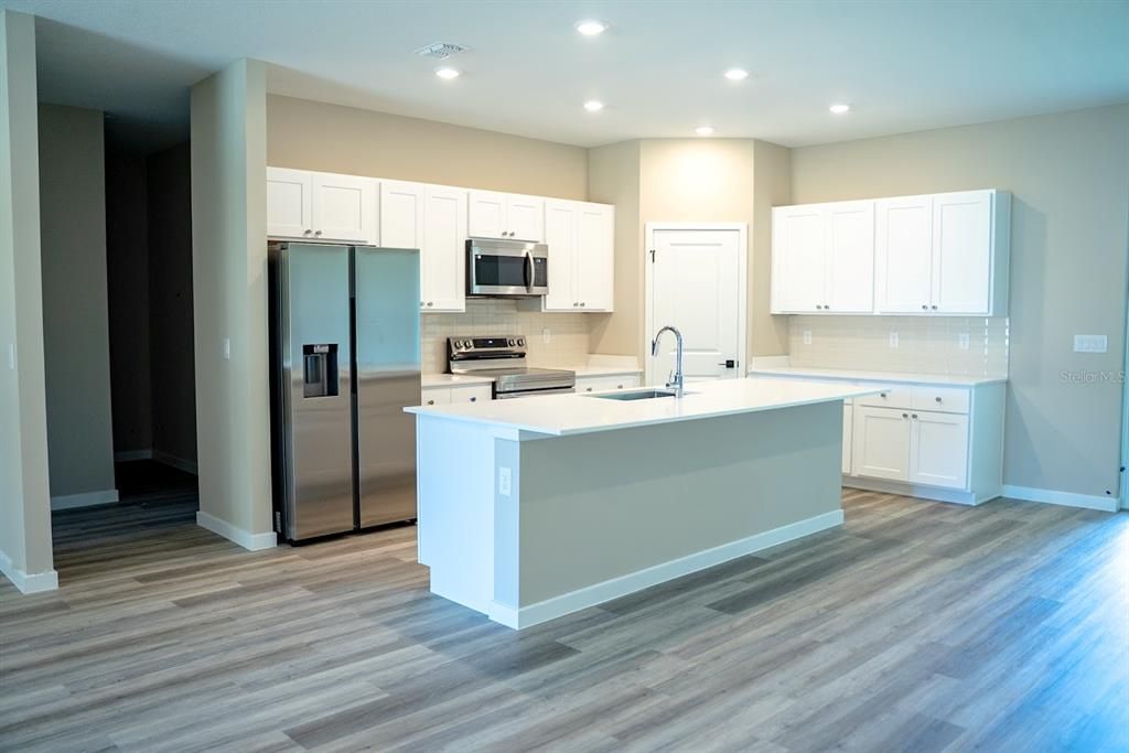 For Sale: $409,900 (4 beds, 3 baths, 2332 Square Feet)