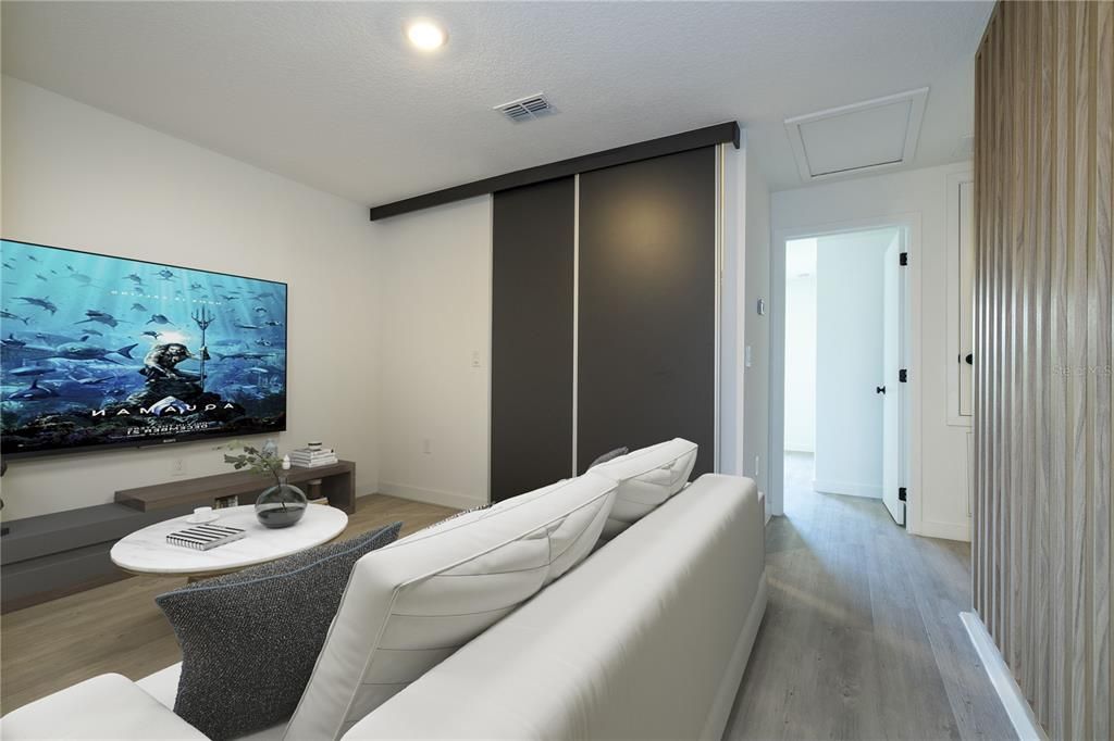 For Sale: $349,900 (3 beds, 3 baths, 1360 Square Feet)
