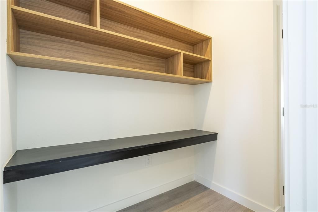 For Sale: $349,900 (3 beds, 3 baths, 1360 Square Feet)