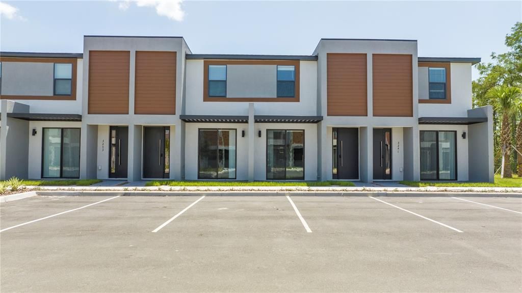 For Sale: $349,900 (3 beds, 3 baths, 1360 Square Feet)