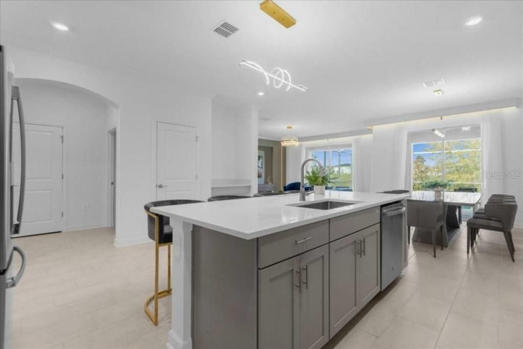 En Venta: $670,000 (6 camas, 5 baños, 3291 Pies cuadrados)