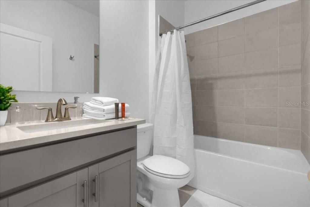 En Venta: $670,000 (6 camas, 5 baños, 3291 Pies cuadrados)