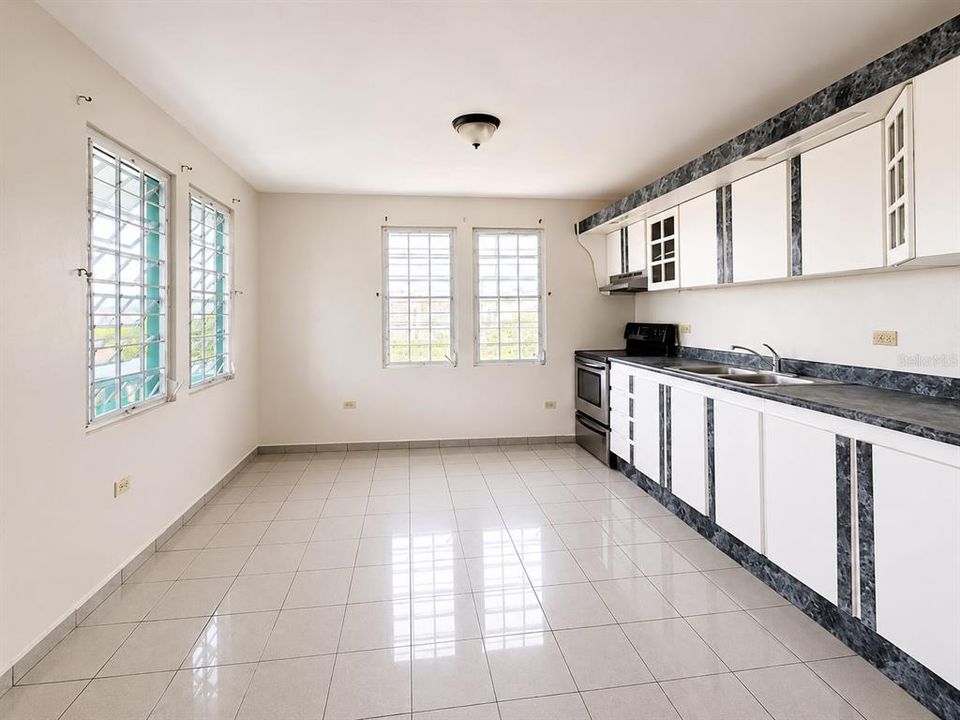For Sale: $279,000 (3 beds, 2 baths, 1440 Square Feet)