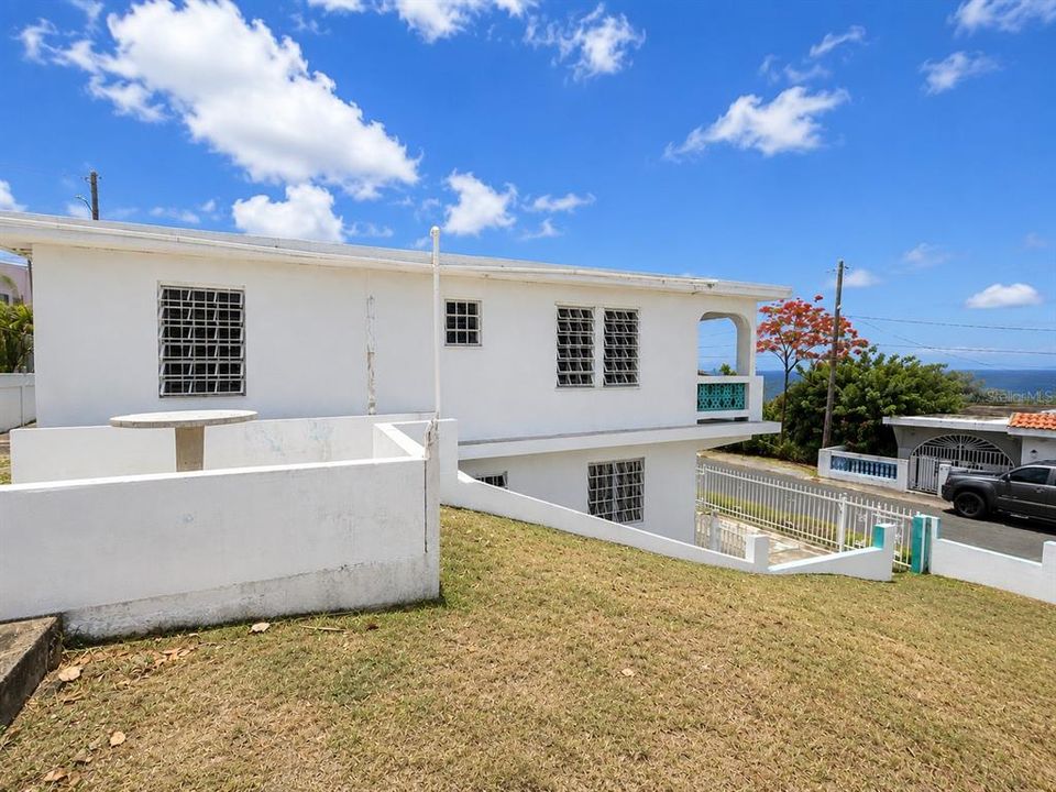 For Sale: $279,000 (3 beds, 2 baths, 1440 Square Feet)