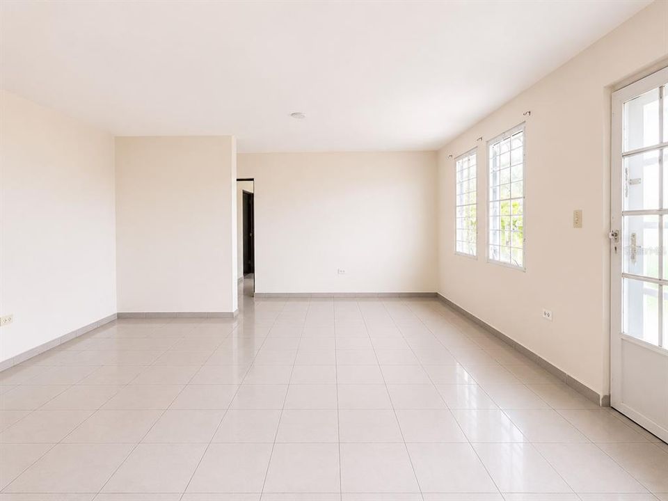 For Sale: $279,000 (3 beds, 2 baths, 1440 Square Feet)