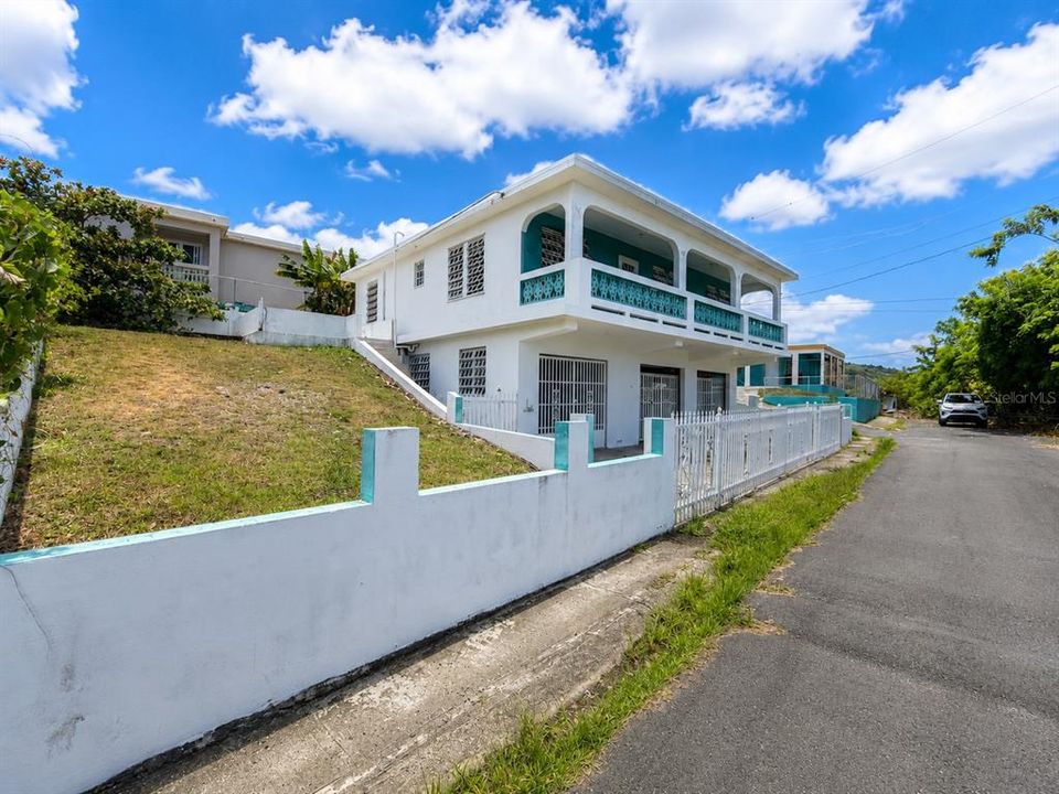 For Sale: $279,000 (3 beds, 2 baths, 1440 Square Feet)