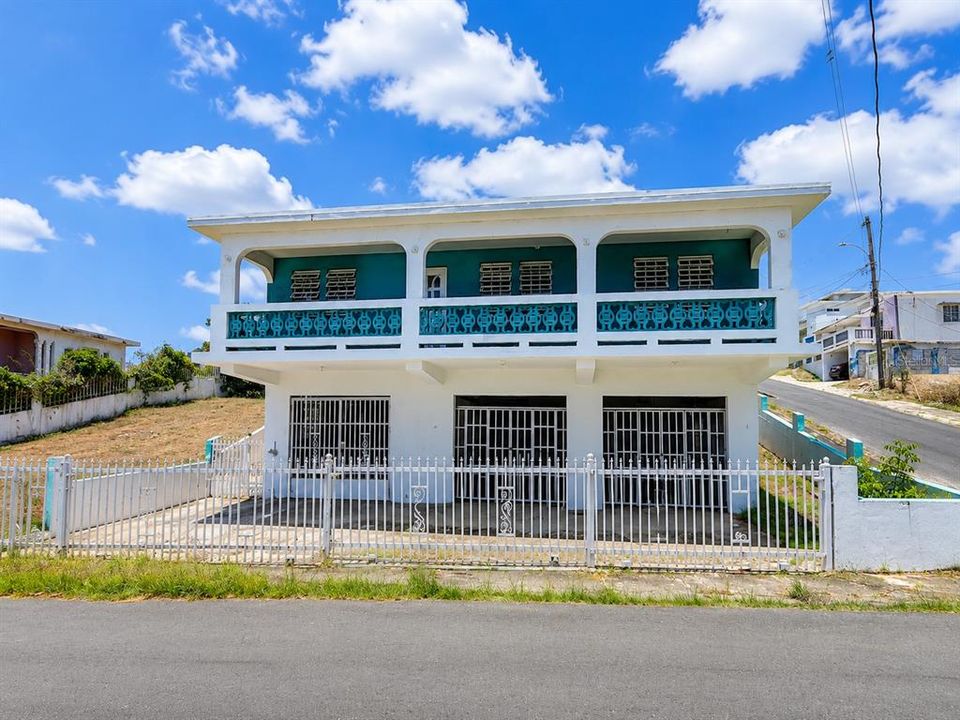 For Sale: $279,000 (3 beds, 2 baths, 1440 Square Feet)