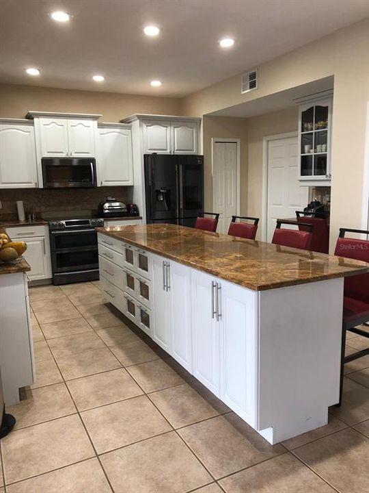 В аренду: $4,900 (5 спален, 3 ванн, 3883 Квадратных фут)
