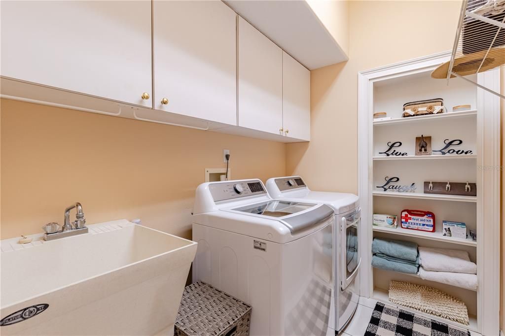 En Venta: $495,000 (3 camas, 2 baños, 2408 Pies cuadrados)