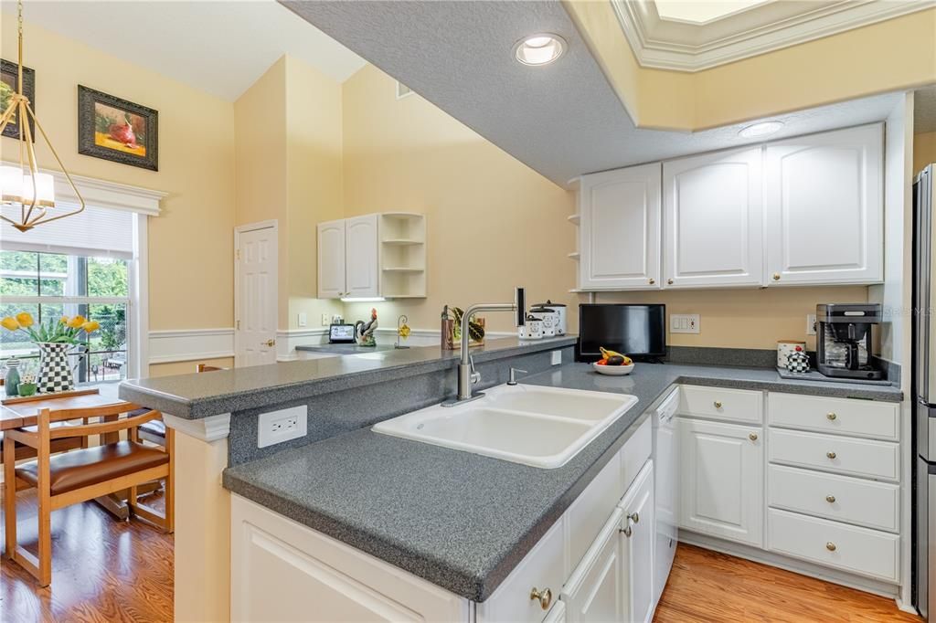 En Venta: $495,000 (3 camas, 2 baños, 2408 Pies cuadrados)