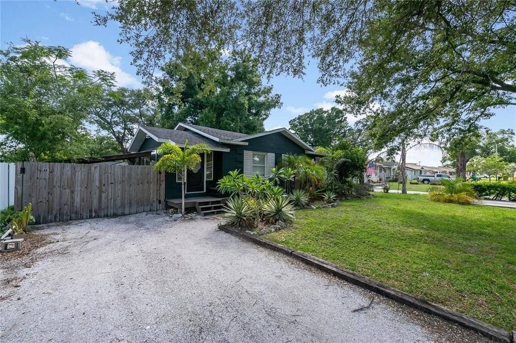 For Sale: $385,000 (3 beds, 1 baths, 1065 Square Feet)