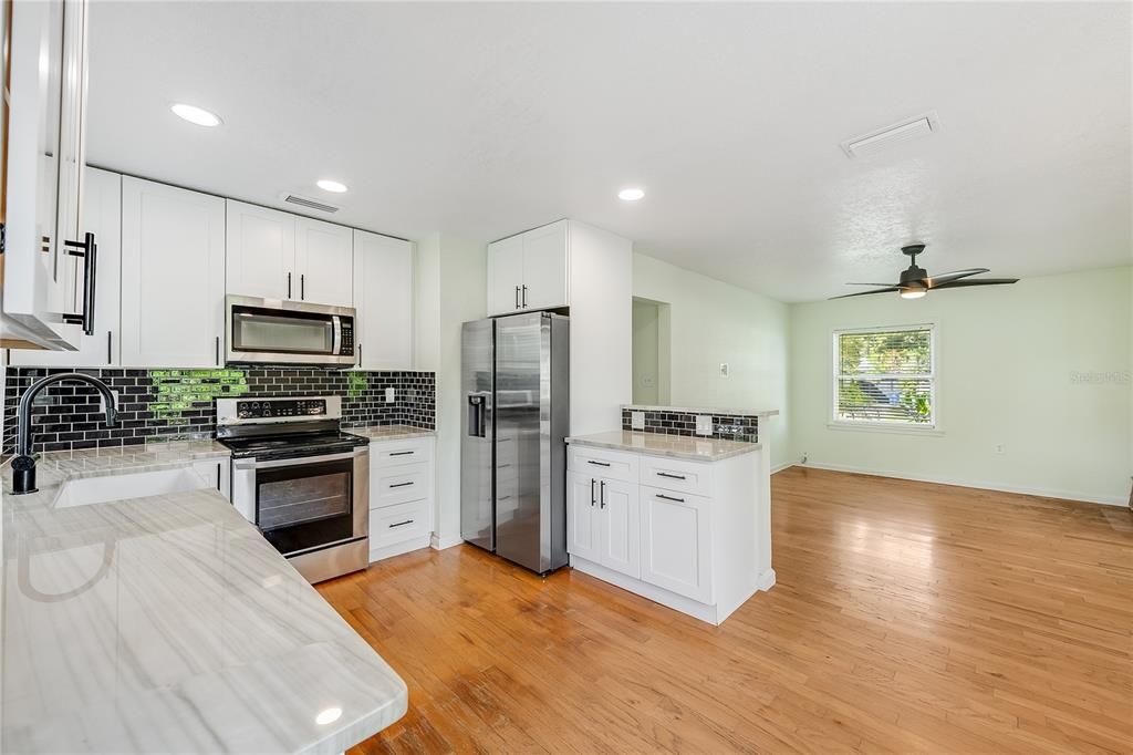 For Sale: $385,000 (3 beds, 1 baths, 1065 Square Feet)