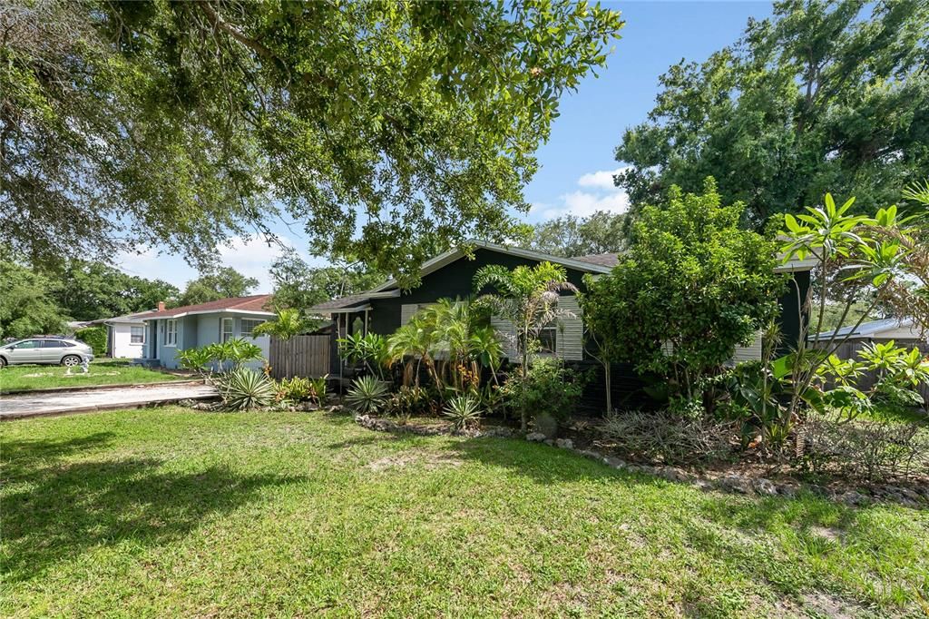 For Sale: $385,000 (3 beds, 1 baths, 1065 Square Feet)