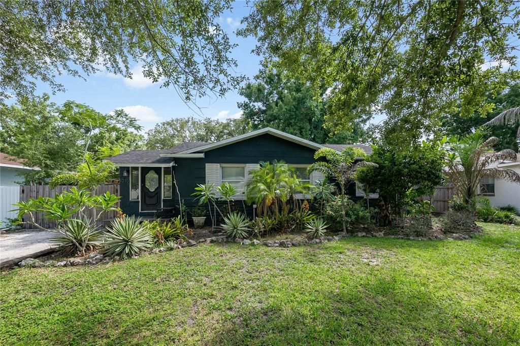 For Sale: $385,000 (3 beds, 1 baths, 1065 Square Feet)