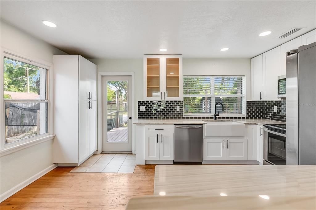 For Sale: $385,000 (3 beds, 1 baths, 1065 Square Feet)