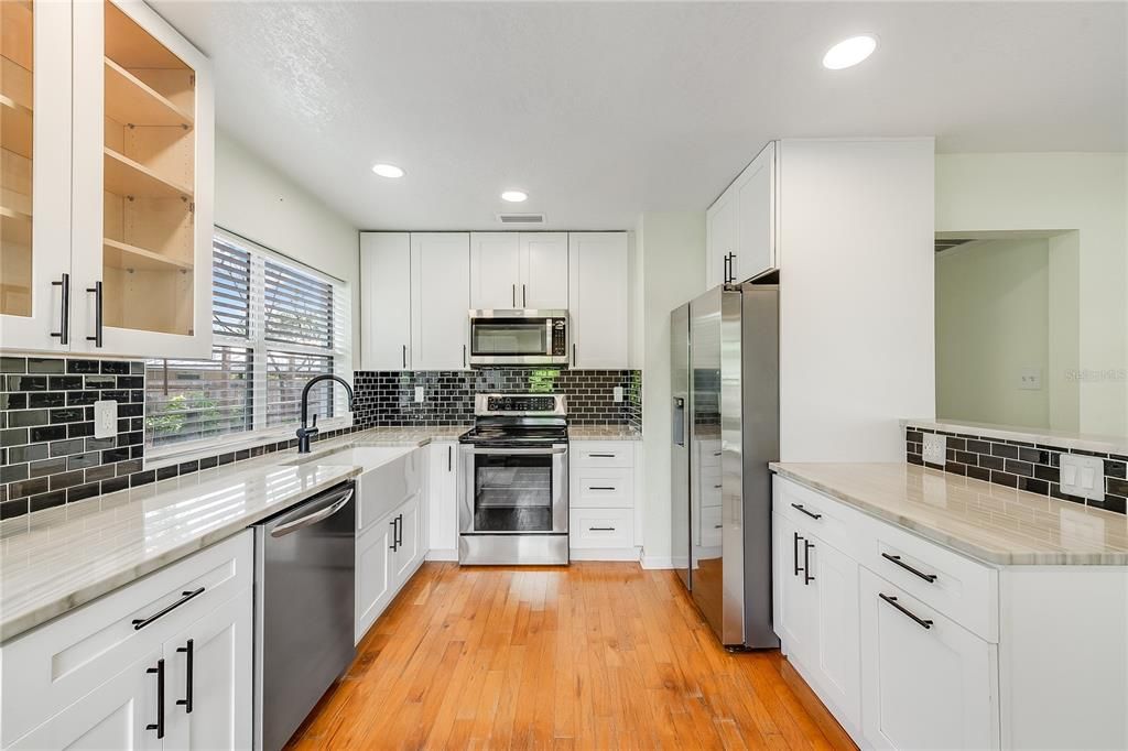 For Sale: $385,000 (3 beds, 1 baths, 1065 Square Feet)
