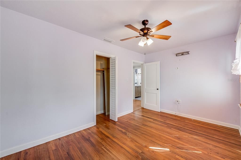 For Sale: $385,000 (3 beds, 1 baths, 1065 Square Feet)