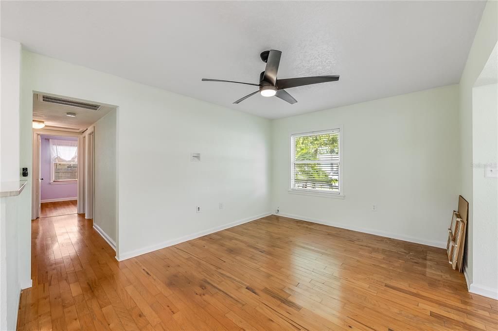 For Sale: $385,000 (3 beds, 1 baths, 1065 Square Feet)