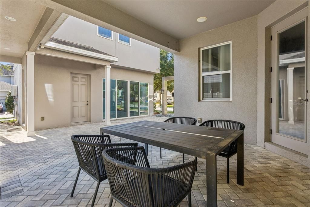 For Rent: $3,998 (4 beds, 4 baths, 2695 Square Feet)
