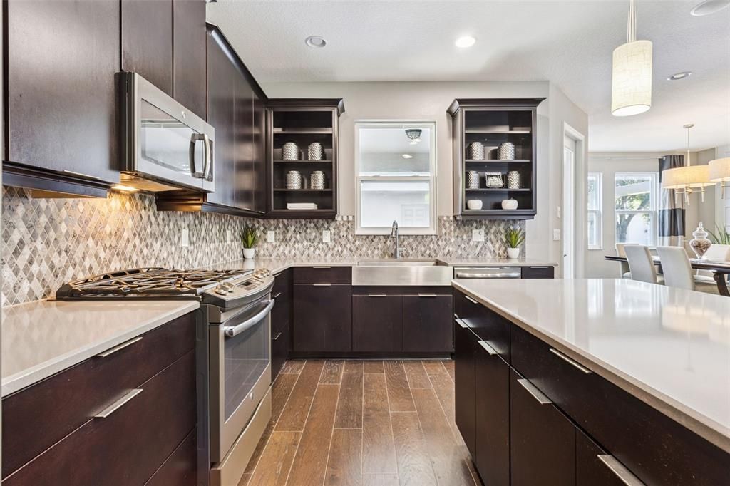 For Rent: $3,998 (4 beds, 4 baths, 2695 Square Feet)