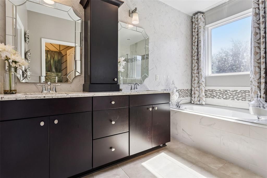 For Rent: $3,998 (4 beds, 4 baths, 2695 Square Feet)
