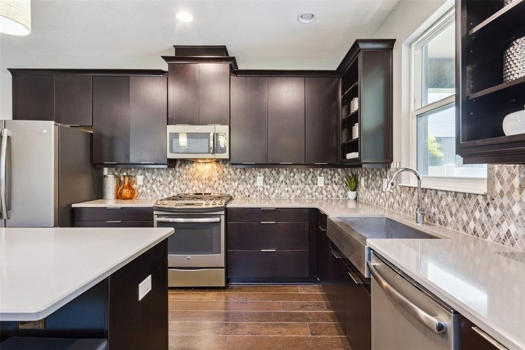 For Rent: $3,998 (4 beds, 4 baths, 2695 Square Feet)