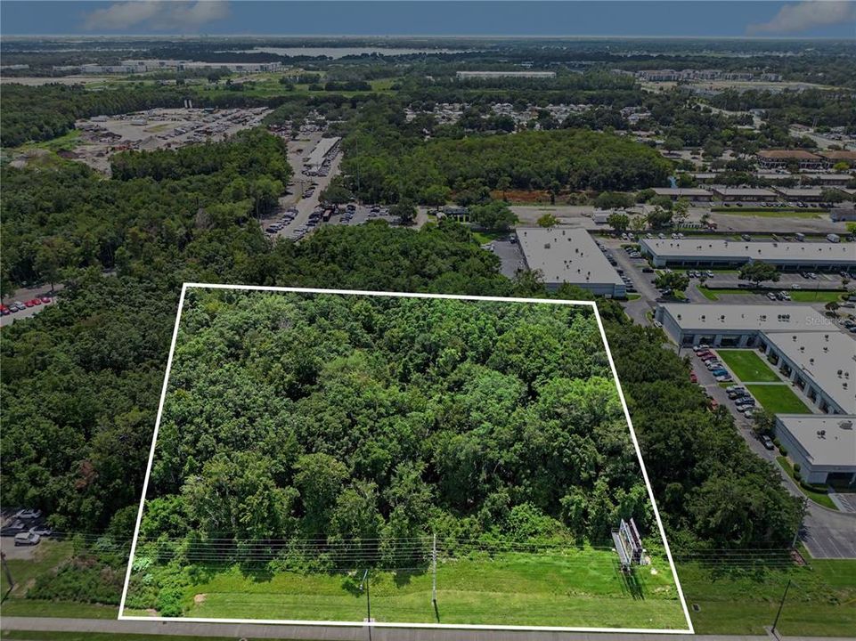На продажу: $2,800,000 (3.02 acres)