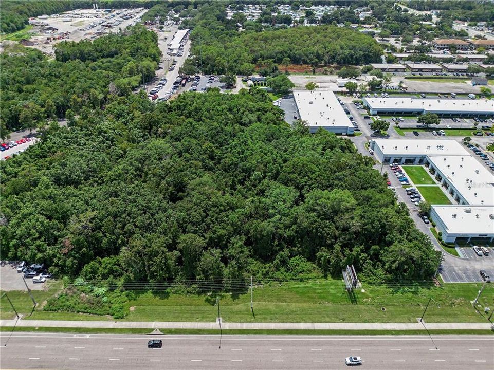 На продажу: $2,800,000 (3.02 acres)