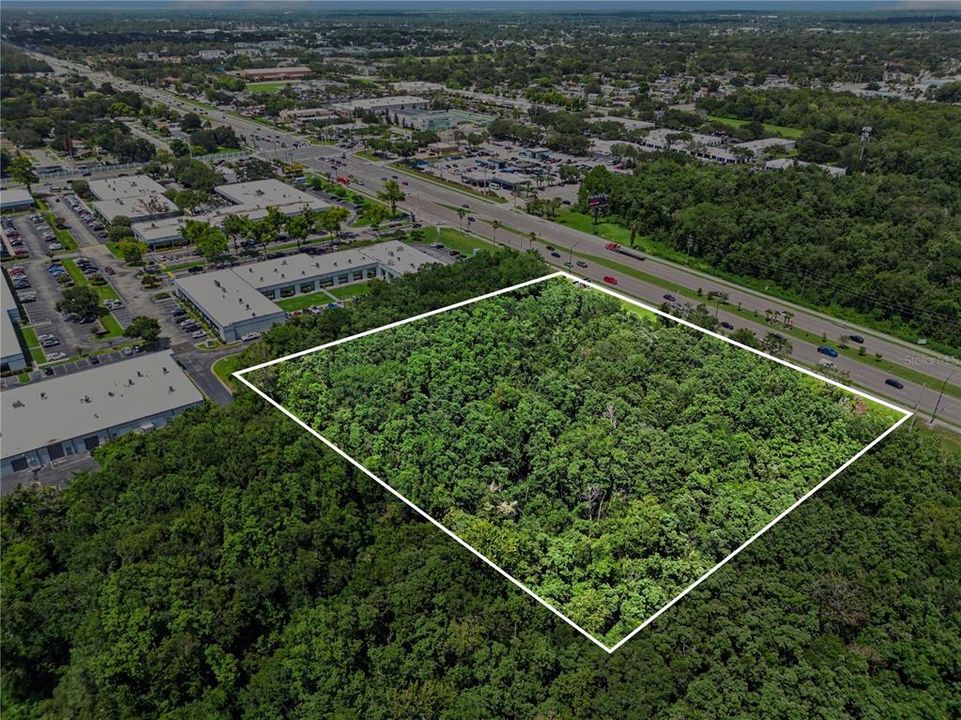 На продажу: $2,800,000 (3.02 acres)