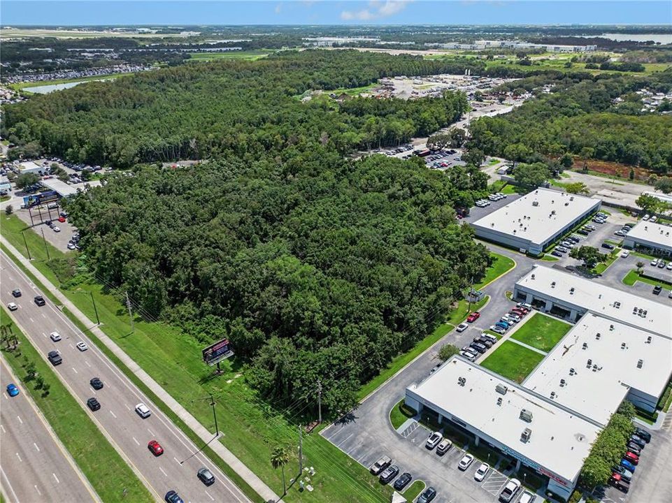 На продажу: $2,800,000 (3.02 acres)