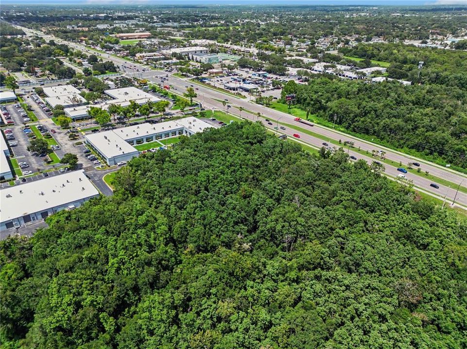 На продажу: $2,800,000 (3.02 acres)