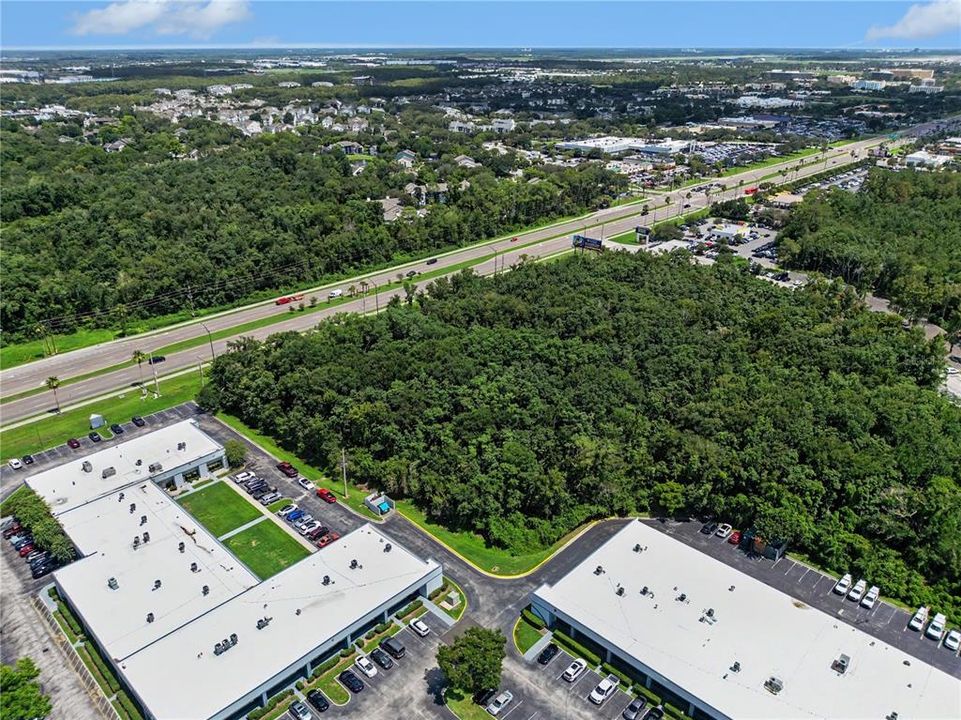 На продажу: $2,800,000 (3.02 acres)