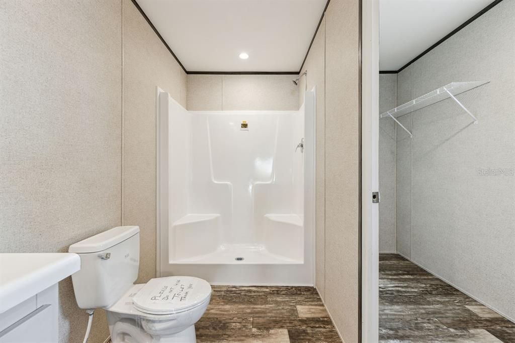 На продажу: $240,000 (4 спален, 2 ванн, 1813 Квадратных фут)