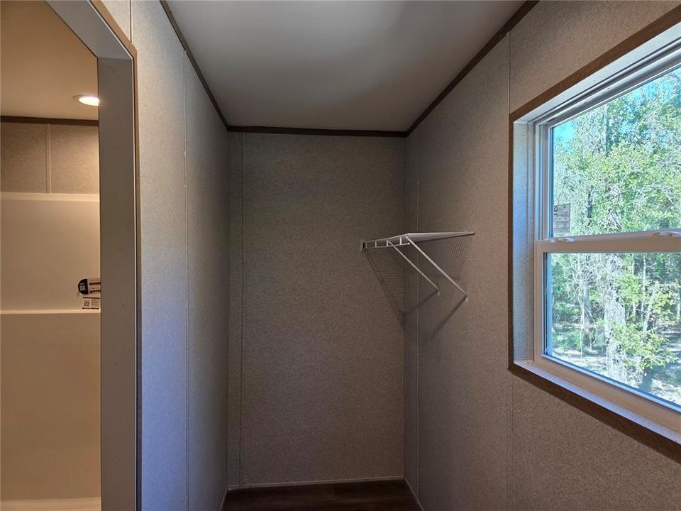 На продажу: $220,000 (4 спален, 2 ванн, 1813 Квадратных фут)