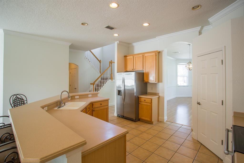 For Rent: $2,800 (5 beds, 3 baths, 2825 Square Feet)