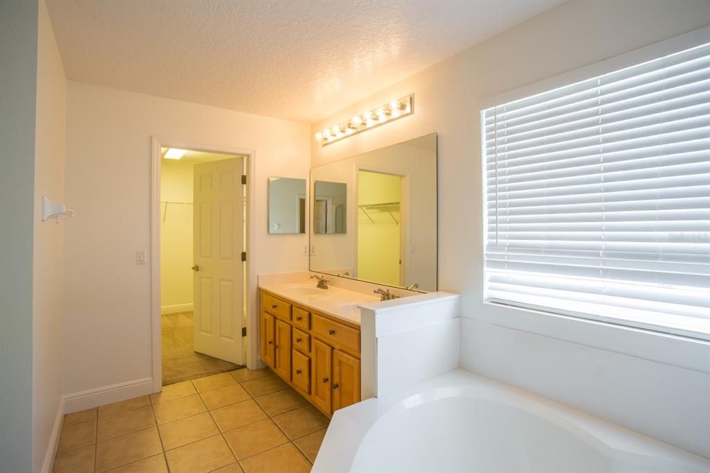 For Rent: $2,800 (5 beds, 3 baths, 2825 Square Feet)