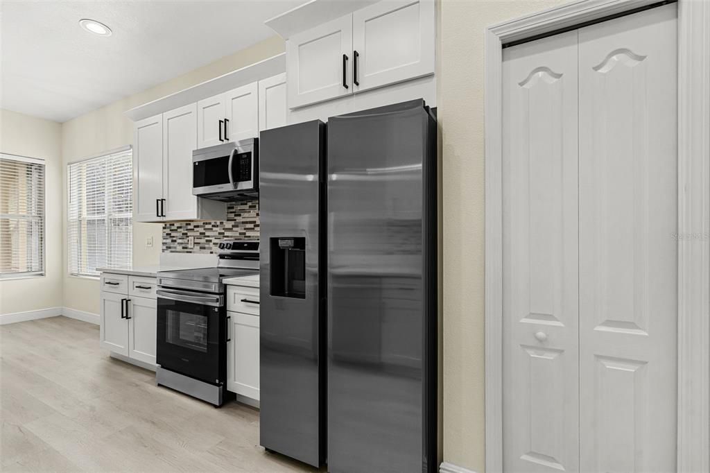 На продажу: $359,995 (3 спален, 2 ванн, 1657 Квадратных фут)