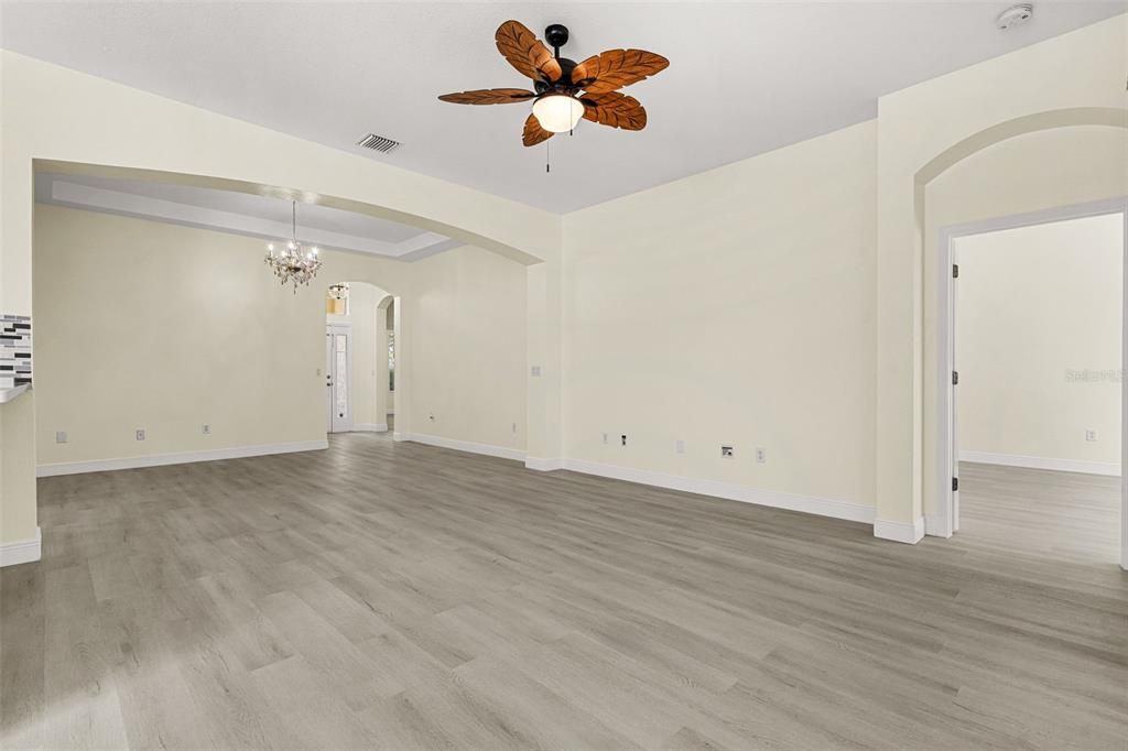 На продажу: $359,995 (3 спален, 2 ванн, 1657 Квадратных фут)