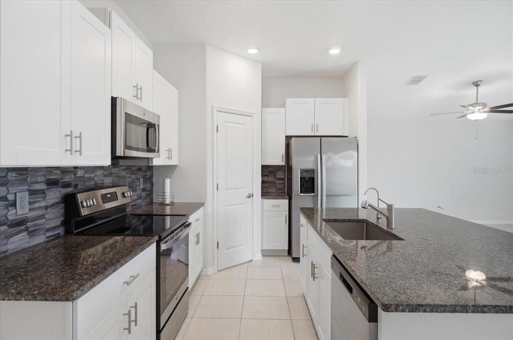En Venta: $300,000 (3 camas, 2 baños, 1555 Pies cuadrados)