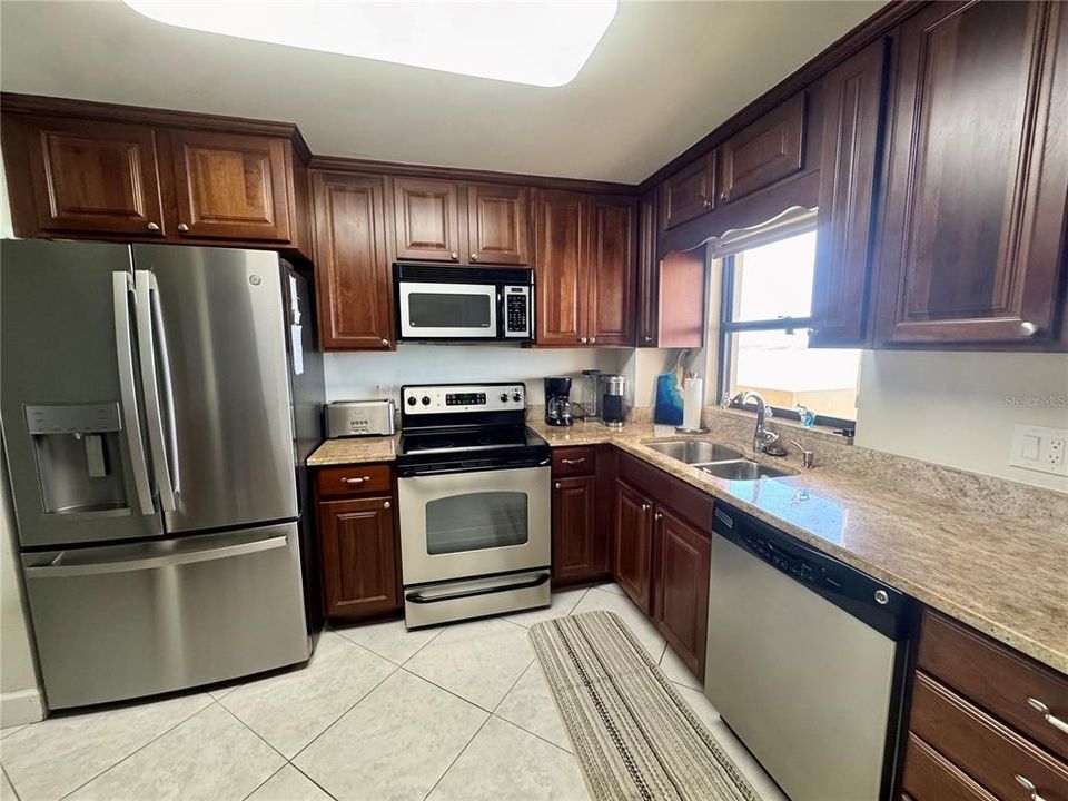 В аренду: $4,000 (2 спален, 2 ванн, 1094 Квадратных фут)