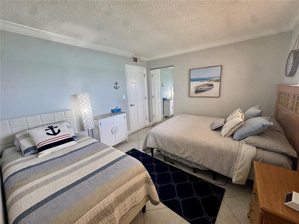 В аренду: $4,000 (2 спален, 2 ванн, 1094 Квадратных фут)