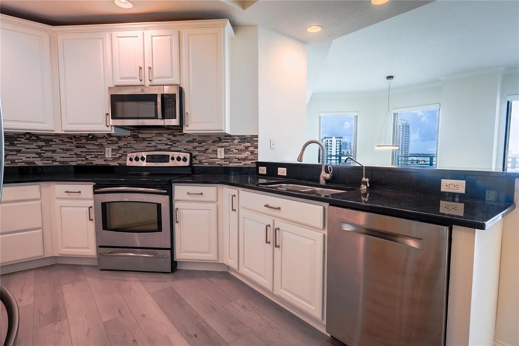 For Rent: $5,750 (3 beds, 3 baths, 1733 Square Feet)