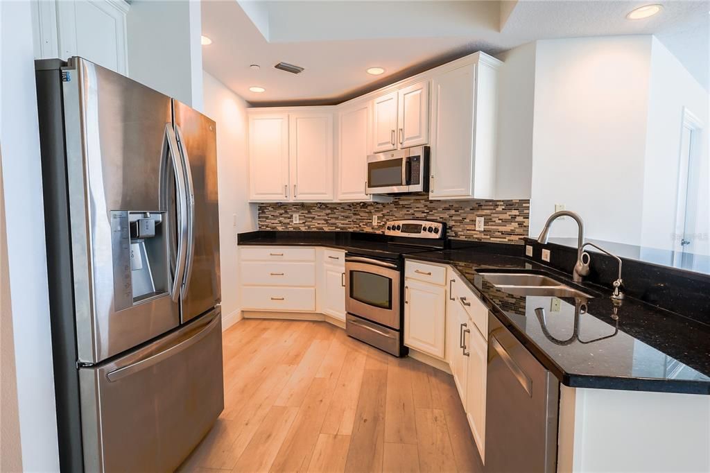 For Rent: $5,750 (3 beds, 3 baths, 1733 Square Feet)
