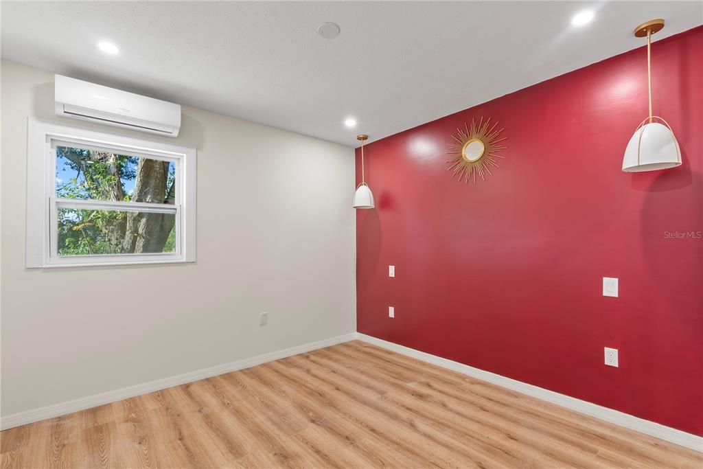 For Sale: $255,000 (3 beds, 1 baths, 884 Square Feet)