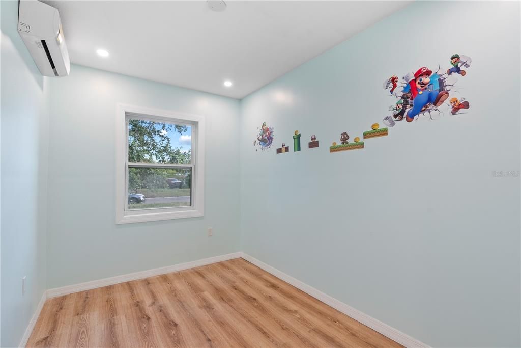 For Sale: $255,000 (3 beds, 1 baths, 884 Square Feet)