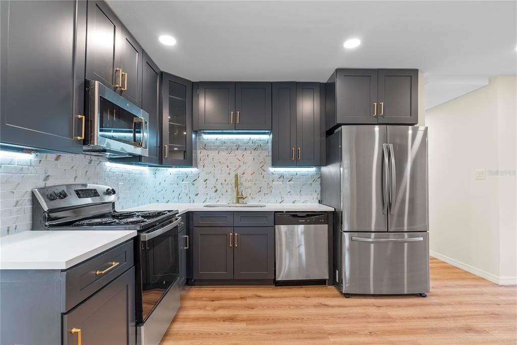 For Sale: $255,000 (3 beds, 1 baths, 884 Square Feet)