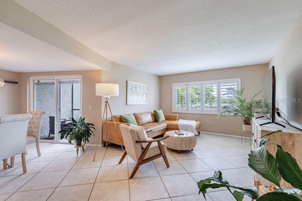 For Sale: $179,900 (2 beds, 2 baths, 1165 Square Feet)