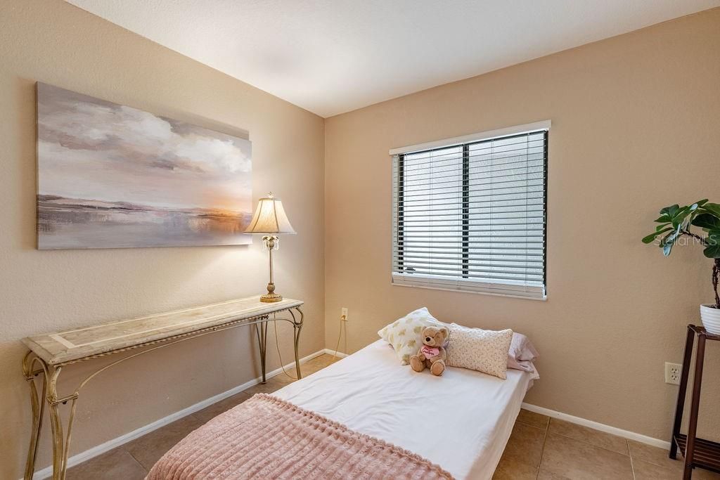 For Sale: $179,900 (2 beds, 2 baths, 1165 Square Feet)