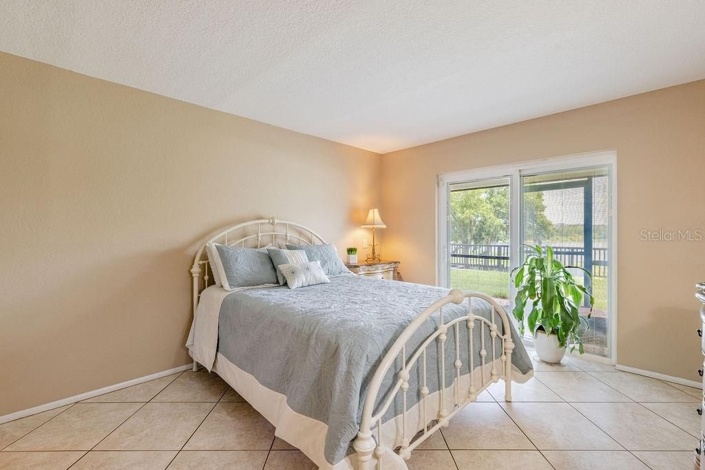 For Sale: $179,900 (2 beds, 2 baths, 1165 Square Feet)
